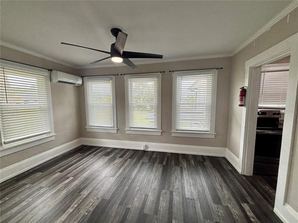 出租: $1,150 (1 贝兹, 1 浴室, 520 平方英尺)