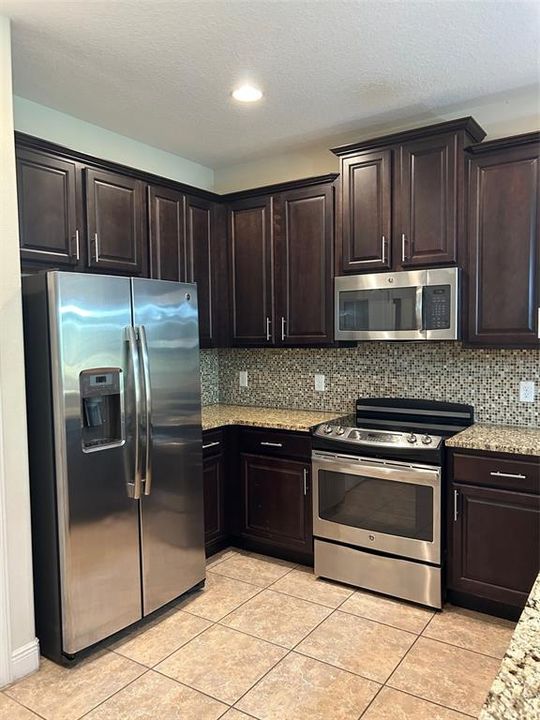 На продажу: $272,500 (3 спален, 2 ванн, 1632 Квадратных фут)