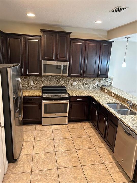 На продажу: $272,500 (3 спален, 2 ванн, 1632 Квадратных фут)