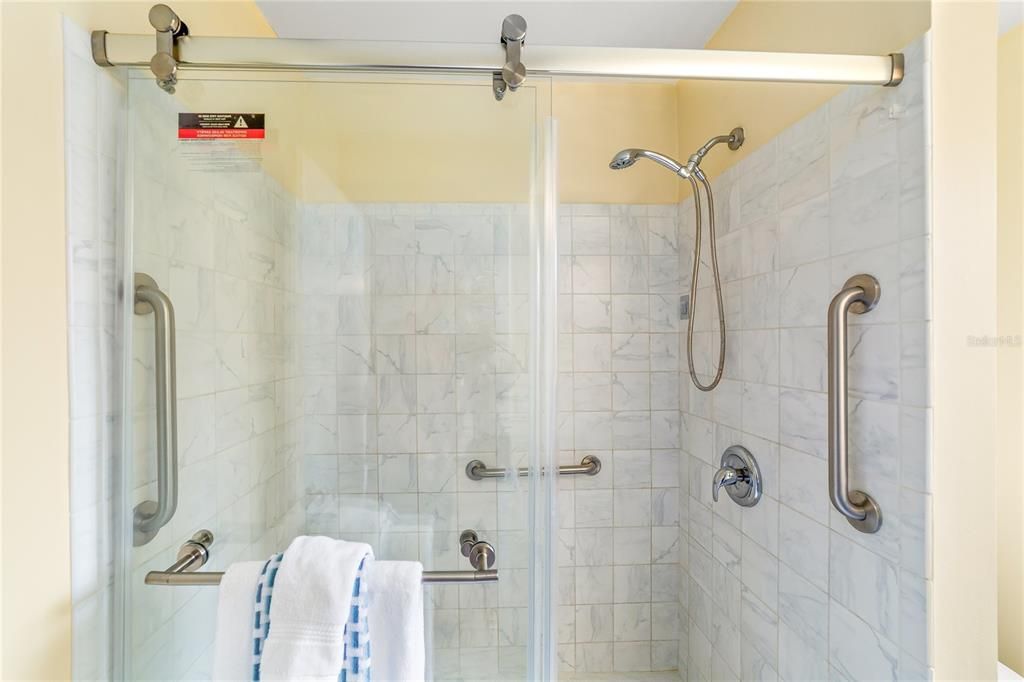 En Venta: $429,900 (3 camas, 2 baños, 1956 Pies cuadrados)