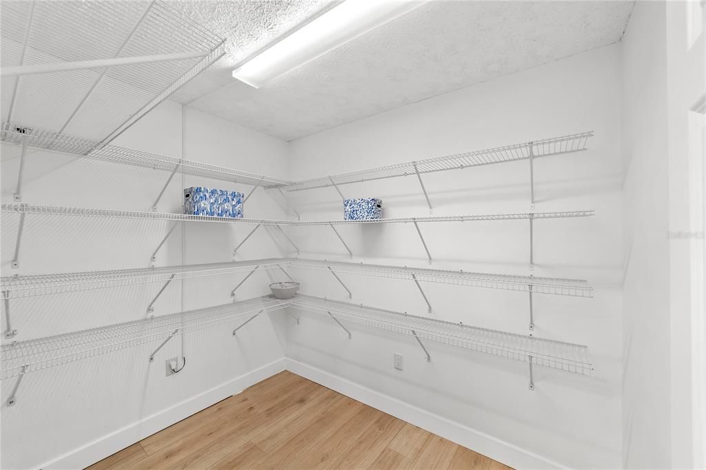 En Venta: $429,900 (3 camas, 2 baños, 1956 Pies cuadrados)