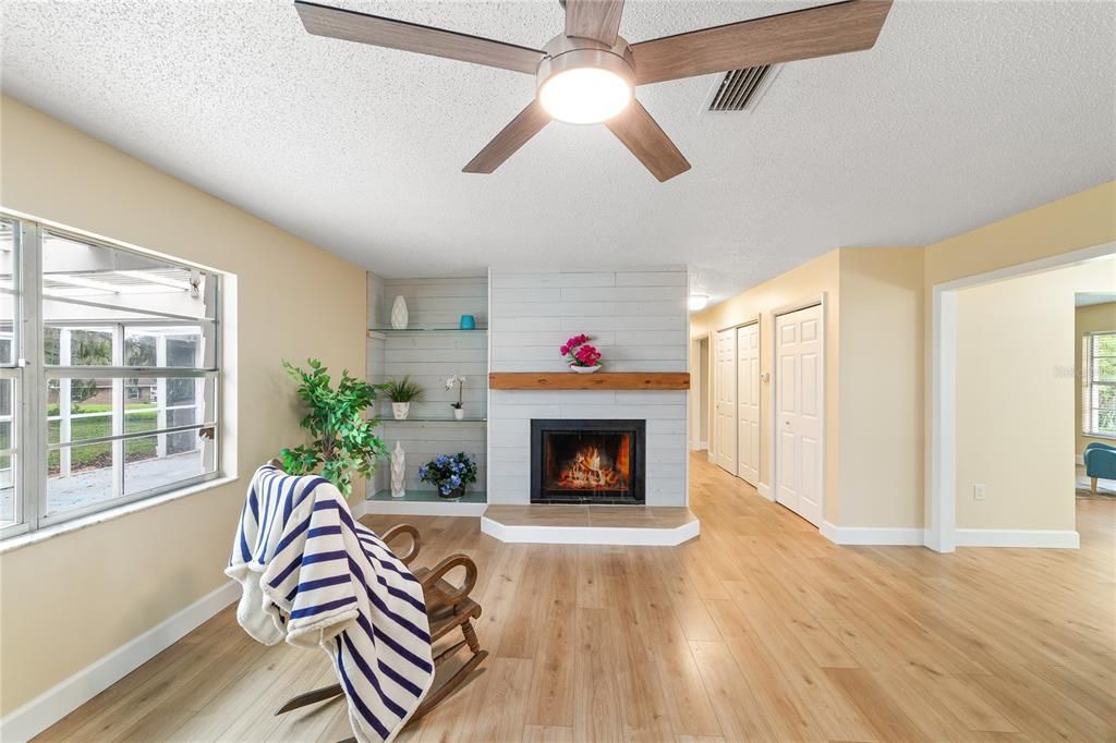 En Venta: $429,900 (3 camas, 2 baños, 1956 Pies cuadrados)