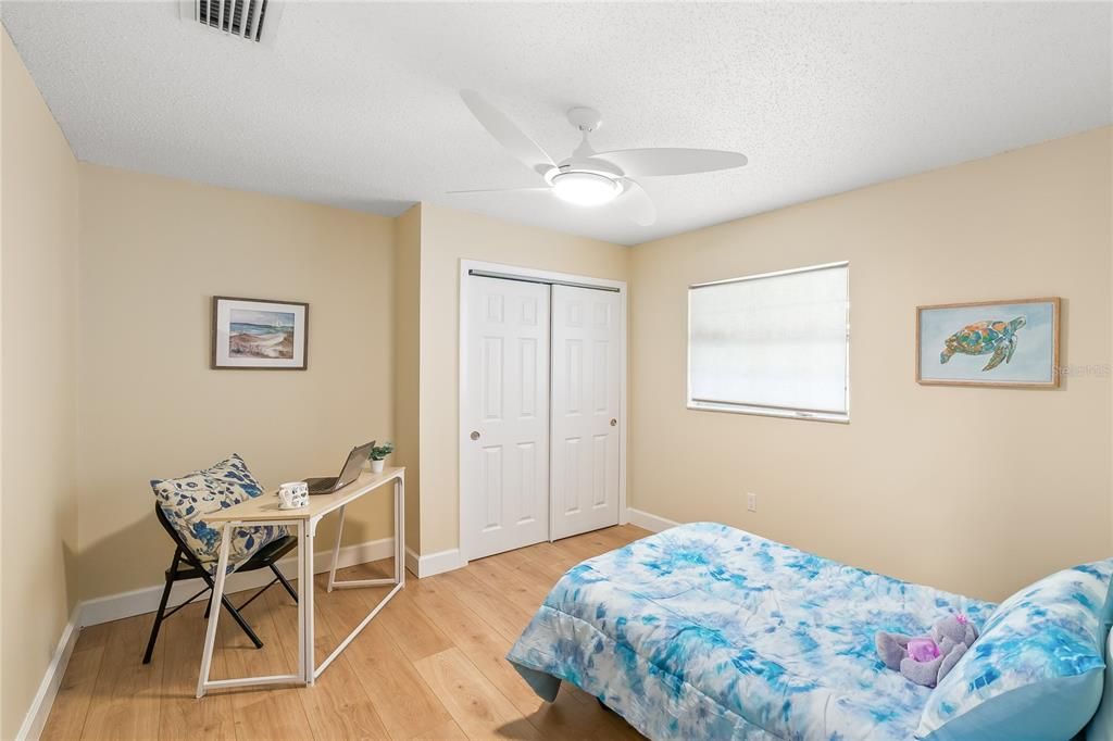 En Venta: $429,900 (3 camas, 2 baños, 1956 Pies cuadrados)