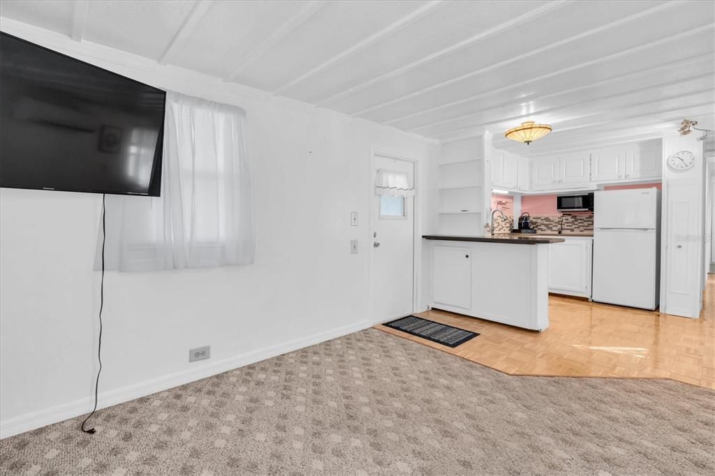 На продажу: $69,900 (2 спален, 1 ванн, 450 Квадратных фут)