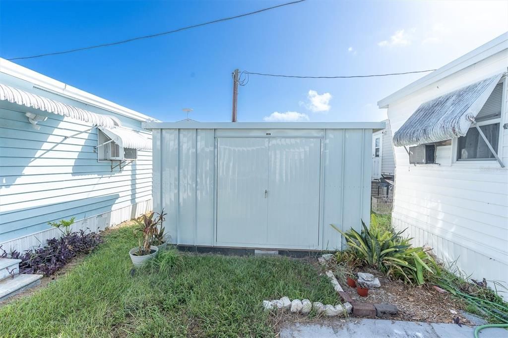 На продажу: $69,900 (2 спален, 1 ванн, 450 Квадратных фут)