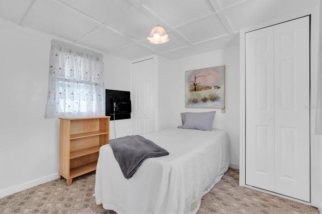 На продажу: $69,900 (2 спален, 1 ванн, 450 Квадратных фут)