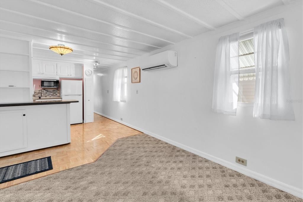 На продажу: $69,900 (2 спален, 1 ванн, 450 Квадратных фут)