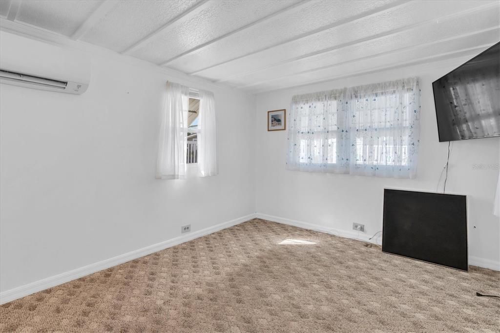 На продажу: $69,900 (2 спален, 1 ванн, 450 Квадратных фут)