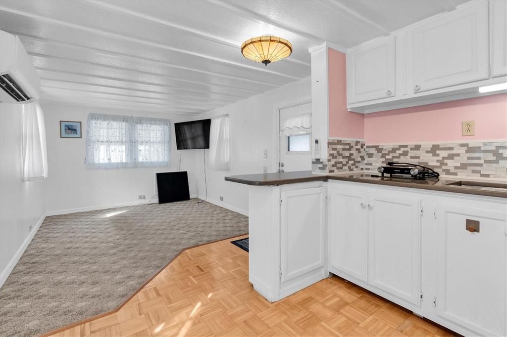 На продажу: $69,900 (2 спален, 1 ванн, 450 Квадратных фут)