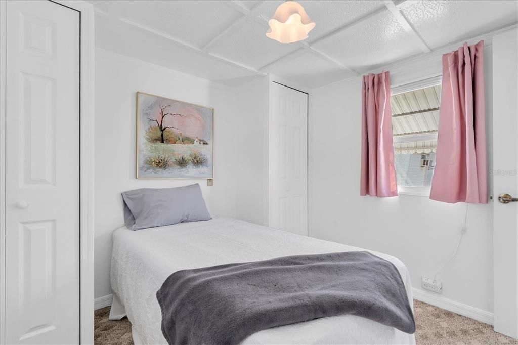 На продажу: $69,900 (2 спален, 1 ванн, 450 Квадратных фут)