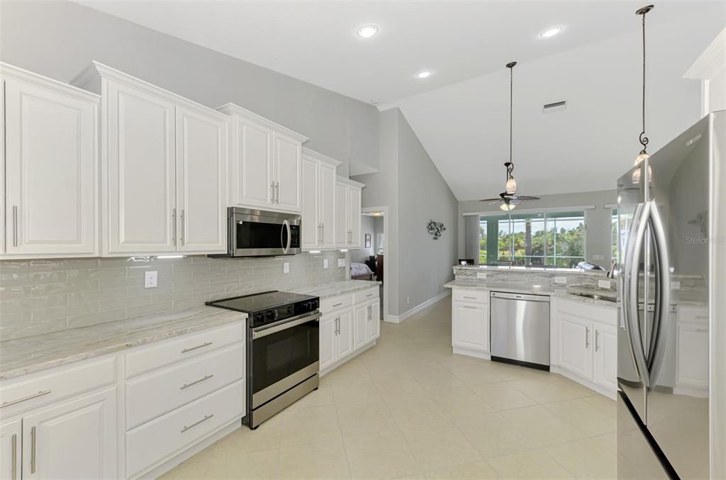 Activo con contrato: $610,000 (3 camas, 2 baños, 1926 Pies cuadrados)