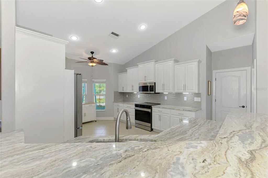 Activo con contrato: $610,000 (3 camas, 2 baños, 1926 Pies cuadrados)