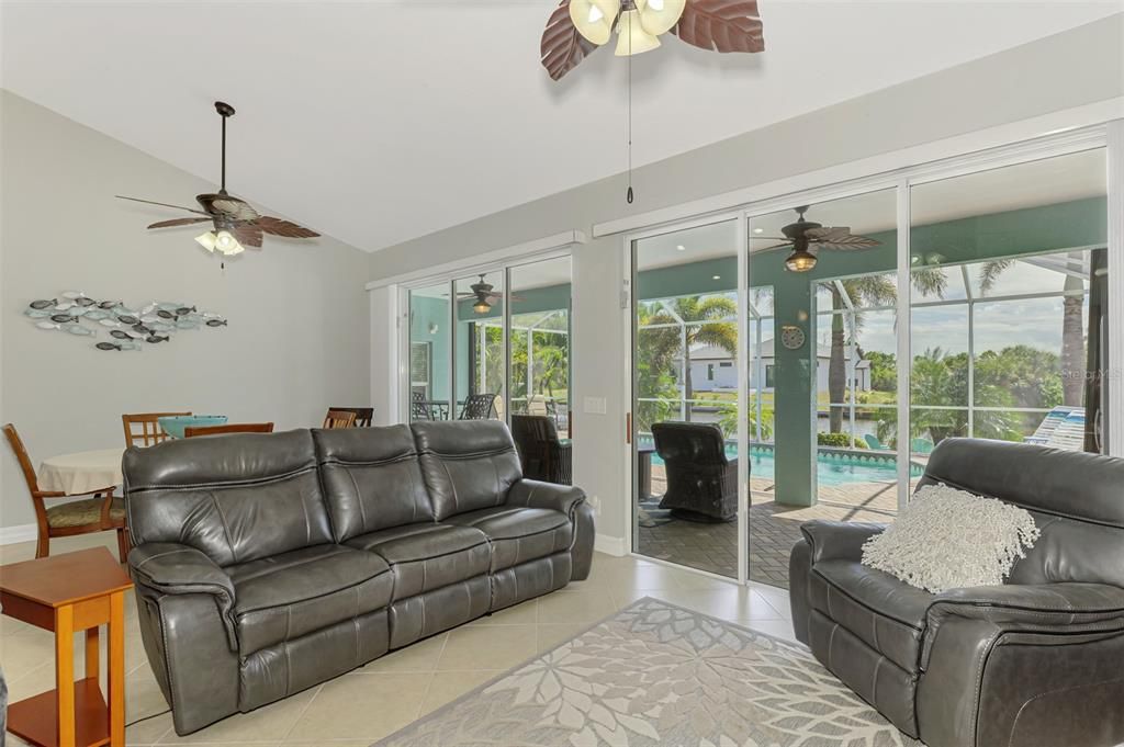 Activo con contrato: $610,000 (3 camas, 2 baños, 1926 Pies cuadrados)