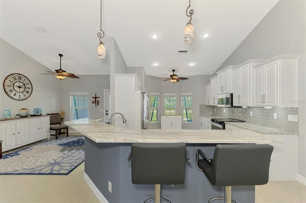 Activo con contrato: $610,000 (3 camas, 2 baños, 1926 Pies cuadrados)