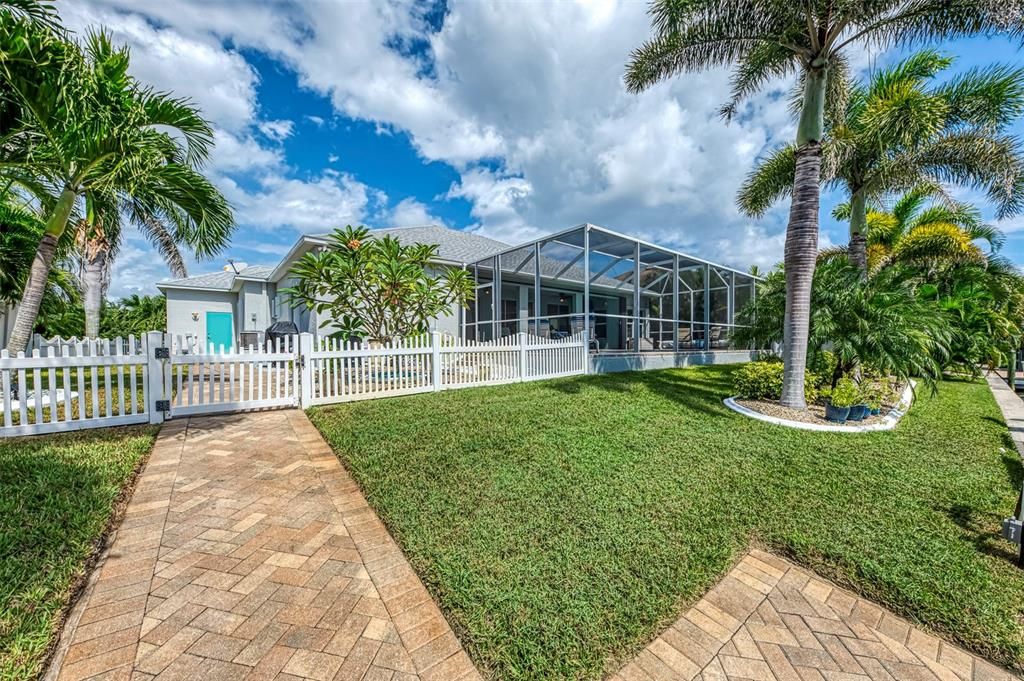 Activo con contrato: $610,000 (3 camas, 2 baños, 1926 Pies cuadrados)