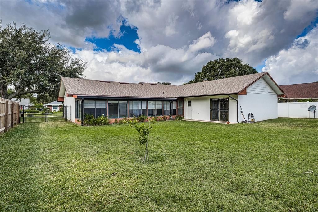 合同活跃: $340,000 (3 贝兹, 2 浴室, 1951 平方英尺)