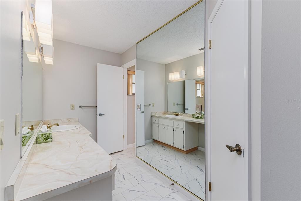 合同活跃: $340,000 (3 贝兹, 2 浴室, 1951 平方英尺)