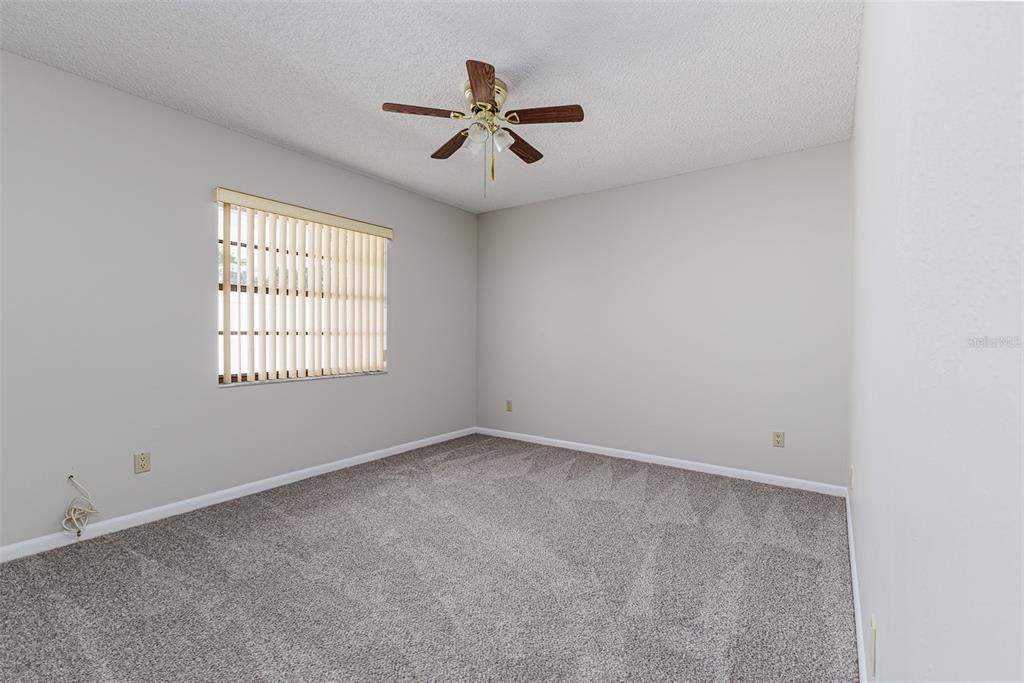 合同活跃: $340,000 (3 贝兹, 2 浴室, 1951 平方英尺)