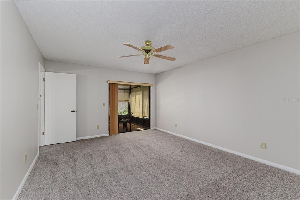 合同活跃: $340,000 (3 贝兹, 2 浴室, 1951 平方英尺)