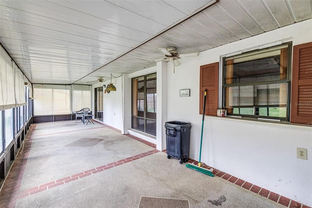 合同活跃: $340,000 (3 贝兹, 2 浴室, 1951 平方英尺)