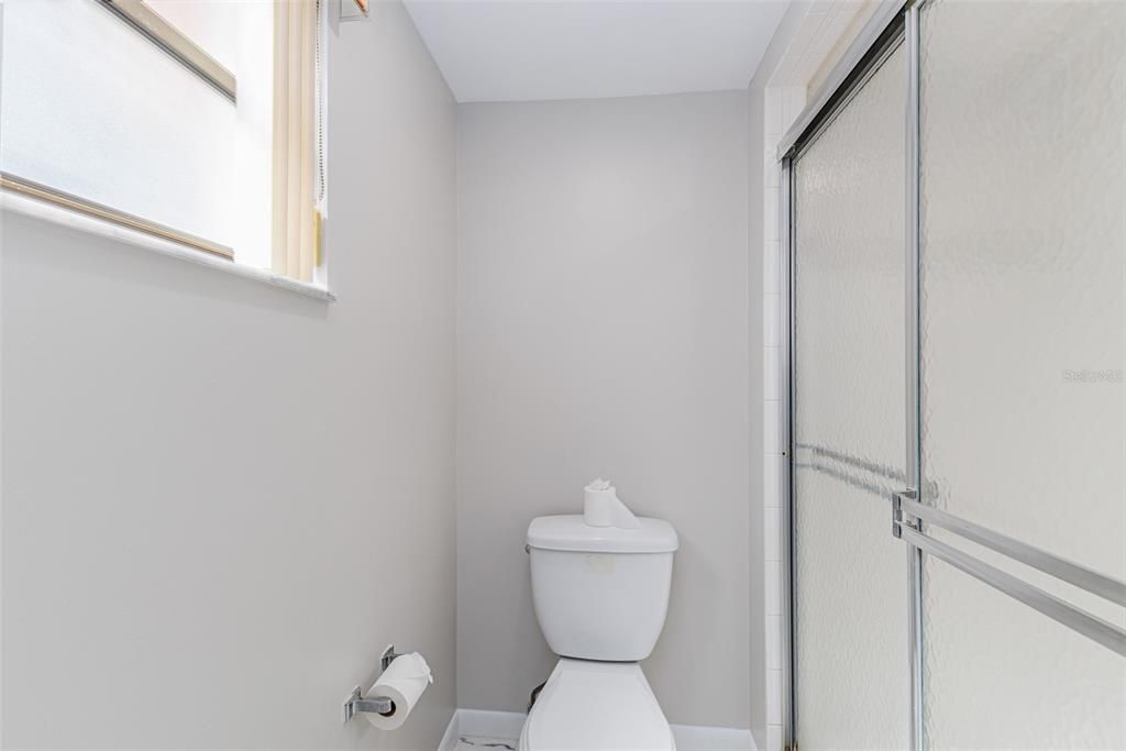 合同活跃: $340,000 (3 贝兹, 2 浴室, 1951 平方英尺)