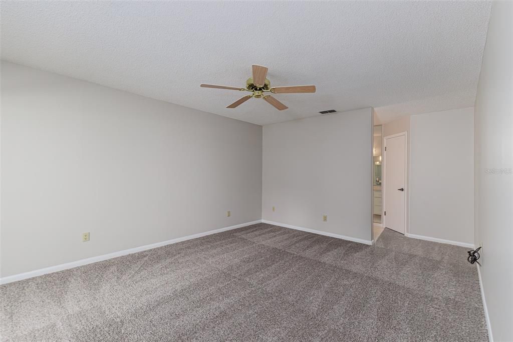 合同活跃: $340,000 (3 贝兹, 2 浴室, 1951 平方英尺)