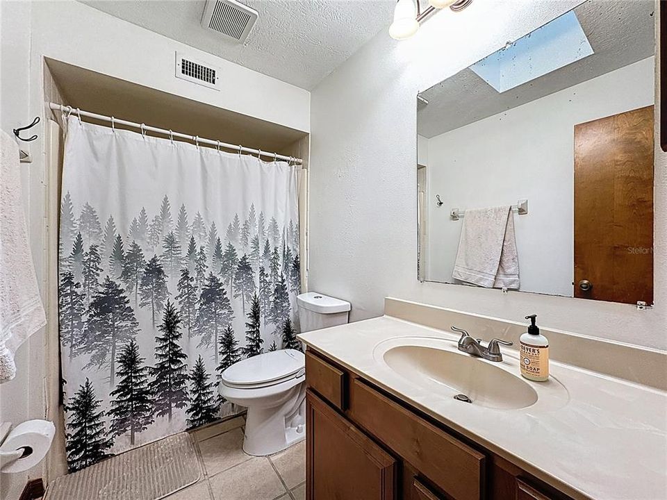 For Sale: $345,000 (3 beds, 2 baths, 1233 Square Feet)