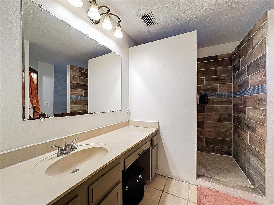 For Sale: $345,000 (3 beds, 2 baths, 1233 Square Feet)