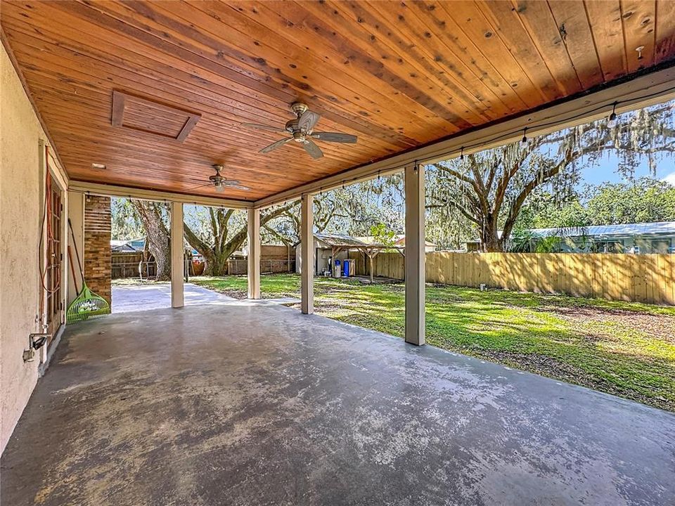 For Sale: $345,000 (3 beds, 2 baths, 1233 Square Feet)