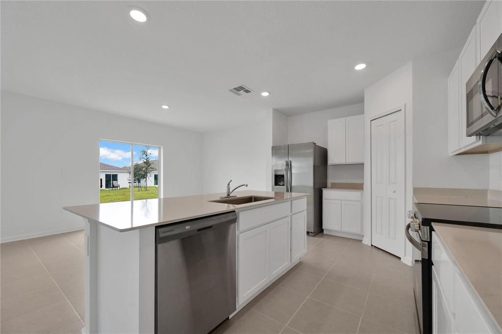 For Rent: $2,200 (4 beds, 2 baths, 1874 Square Feet)