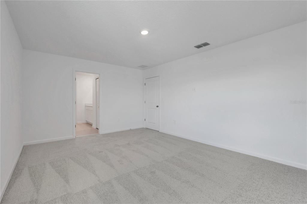 For Rent: $2,200 (4 beds, 2 baths, 1874 Square Feet)