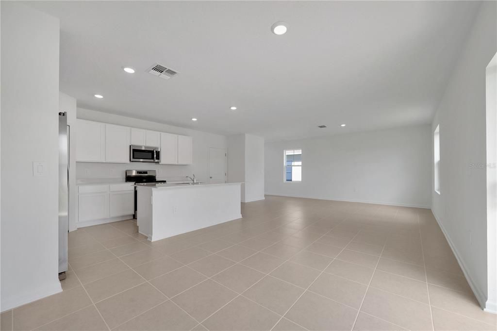 For Rent: $2,200 (4 beds, 2 baths, 1874 Square Feet)