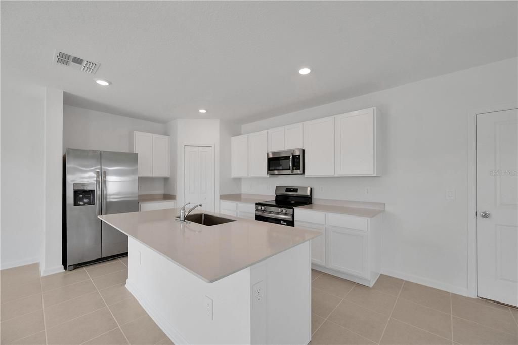 For Rent: $2,200 (4 beds, 2 baths, 1874 Square Feet)