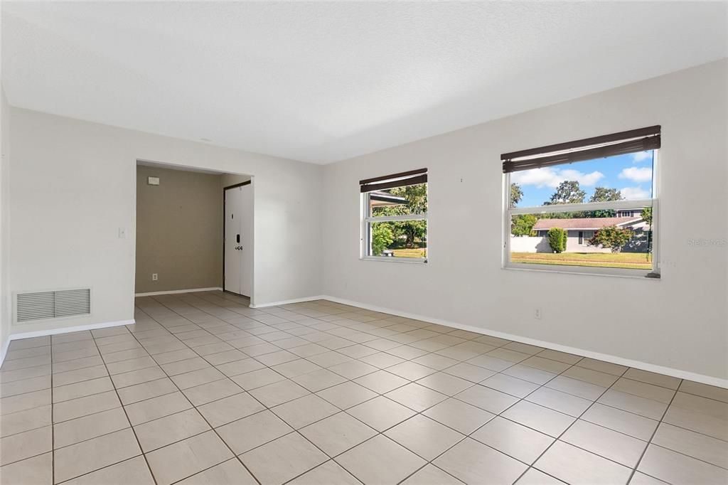 待售: $565,000 (4 贝兹, 2 浴室, 1843 平方英尺)