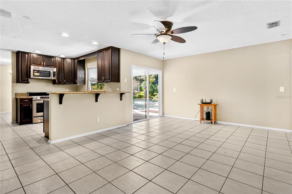 待售: $565,000 (4 贝兹, 2 浴室, 1843 平方英尺)