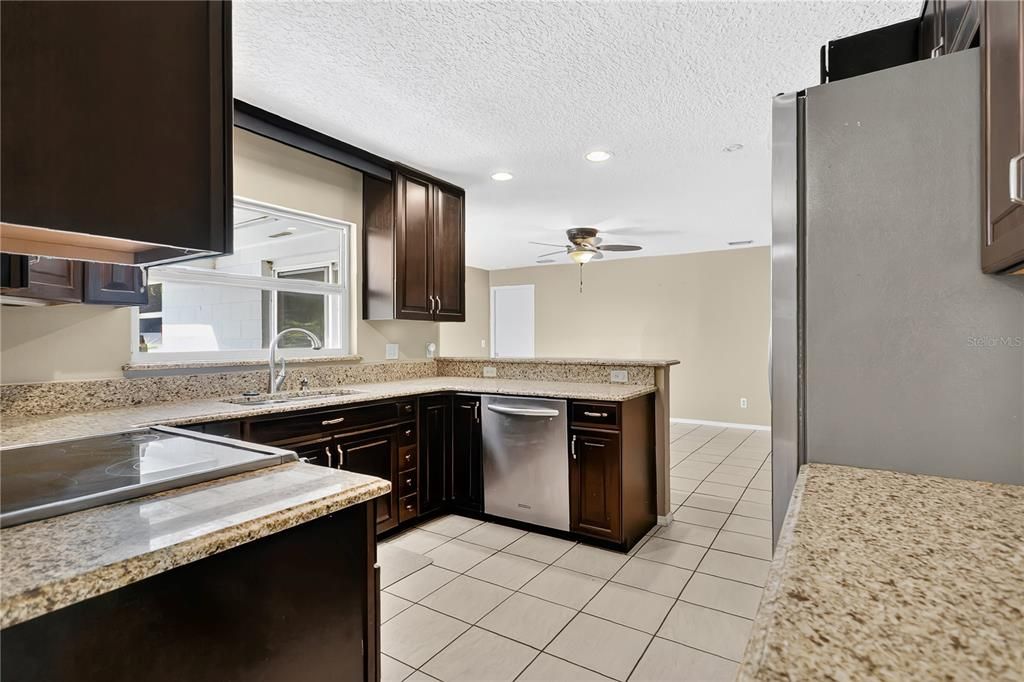 待售: $565,000 (4 贝兹, 2 浴室, 1843 平方英尺)