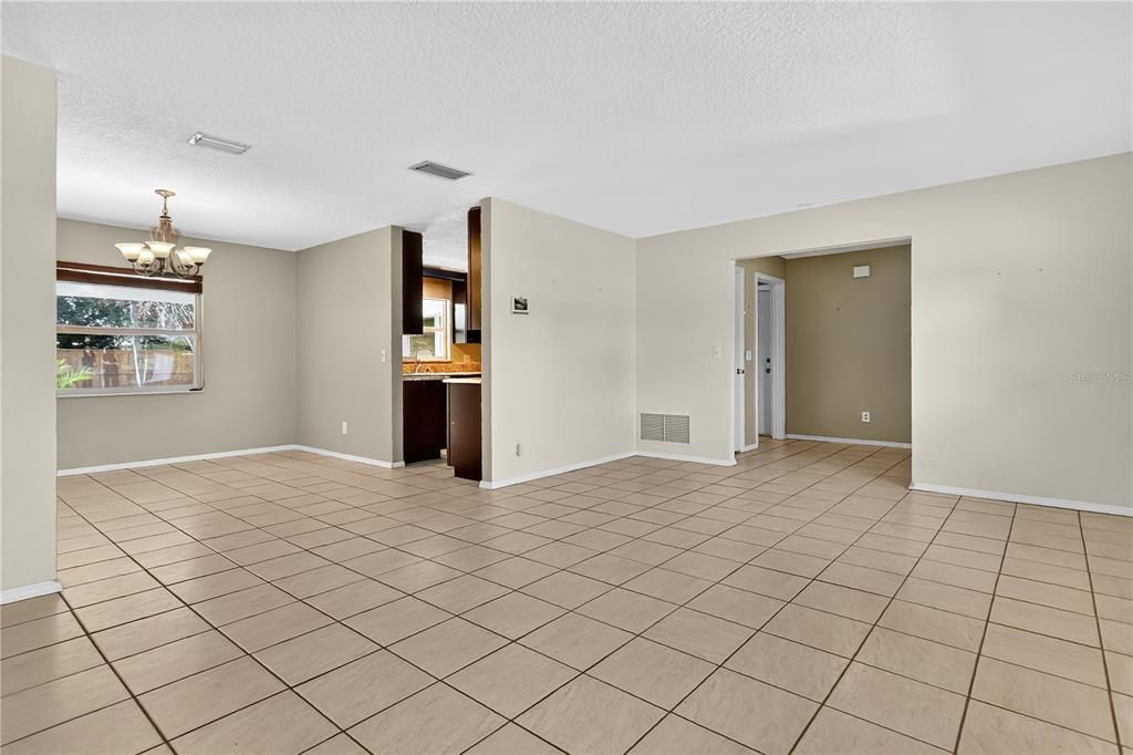 待售: $565,000 (4 贝兹, 2 浴室, 1843 平方英尺)