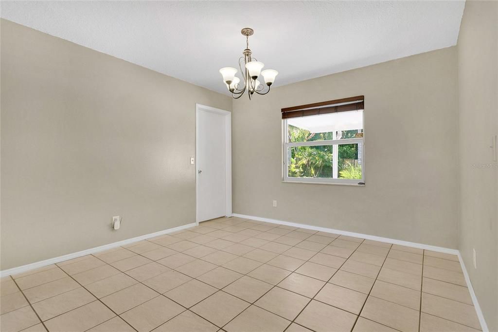 待售: $565,000 (4 贝兹, 2 浴室, 1843 平方英尺)