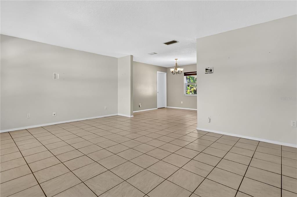 待售: $565,000 (4 贝兹, 2 浴室, 1843 平方英尺)