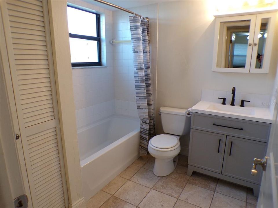 待售: $135,000 (1 贝兹, 1 浴室, 648 平方英尺)