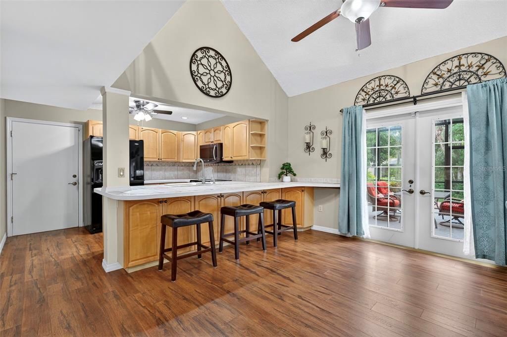 For Sale: $725,000 (5 beds, 4 baths, 2473 Square Feet)