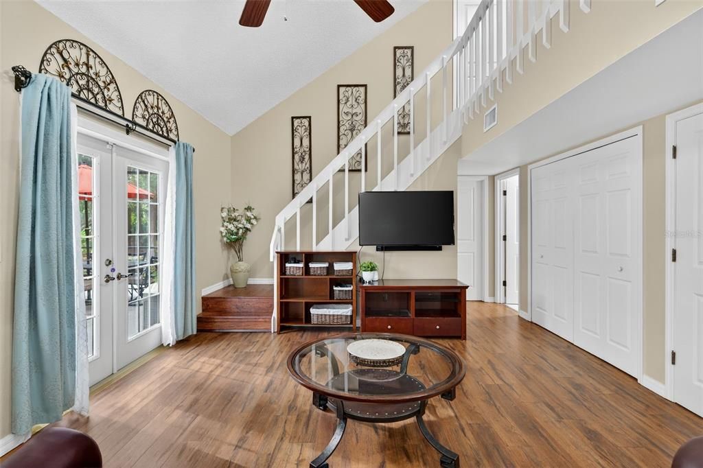 For Sale: $725,000 (5 beds, 4 baths, 2473 Square Feet)