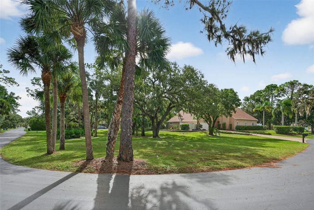 For Sale: $725,000 (5 beds, 4 baths, 2473 Square Feet)