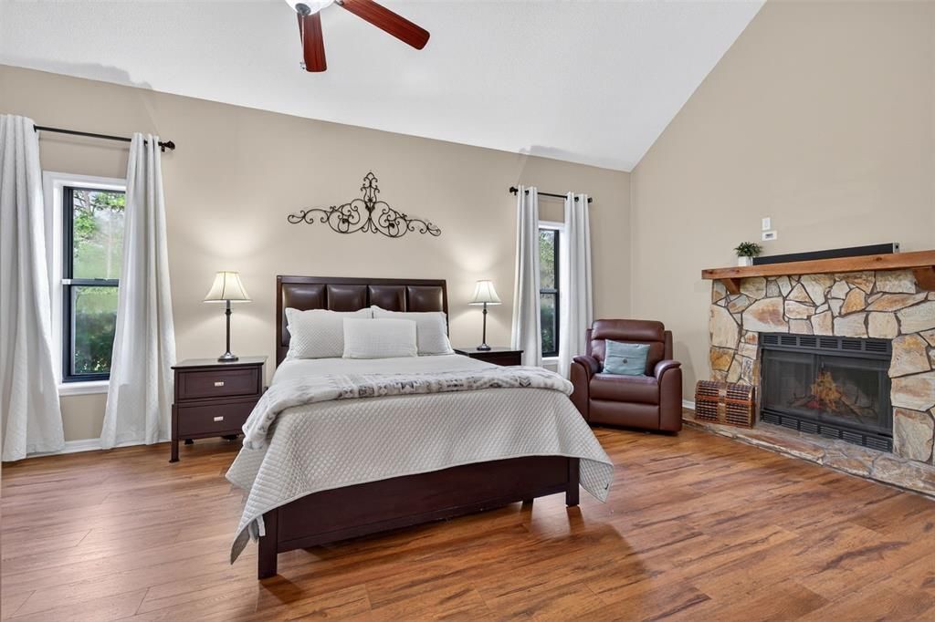 For Sale: $725,000 (5 beds, 4 baths, 2473 Square Feet)