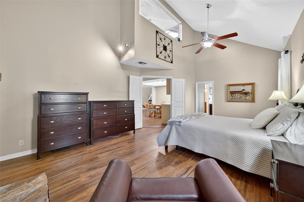 For Sale: $725,000 (5 beds, 4 baths, 2473 Square Feet)