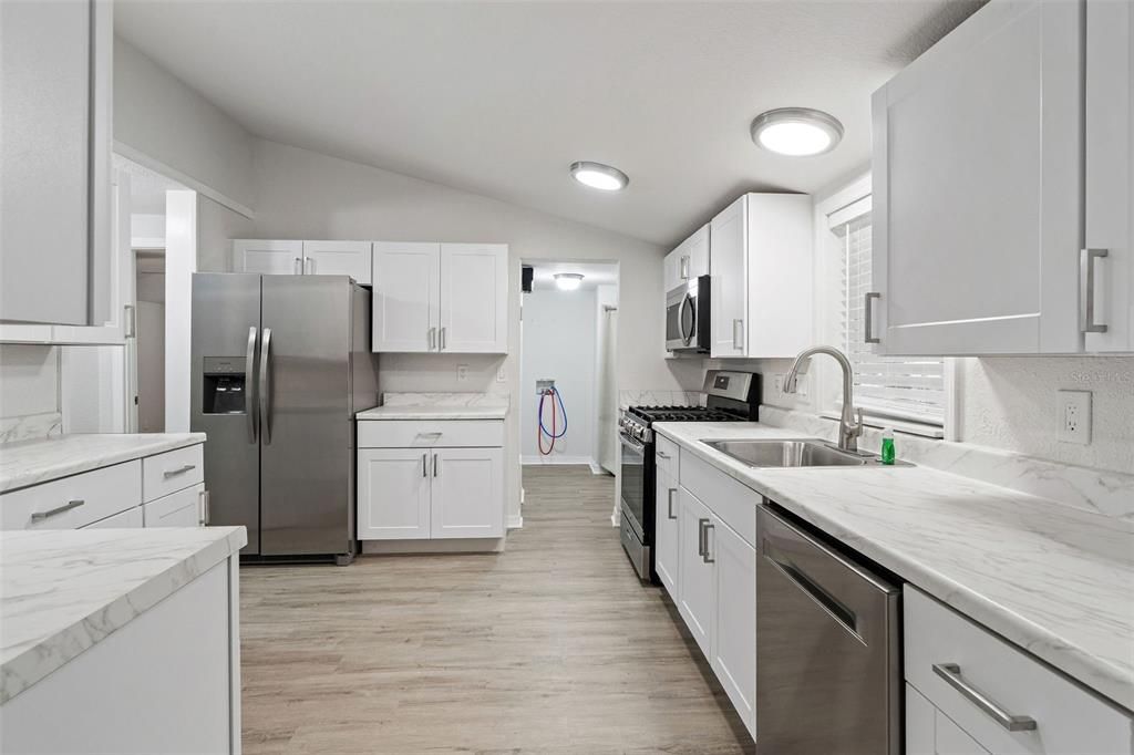 Под контрактом: $279,900 (4 спален, 2 ванн, 1440 Квадратных фут)