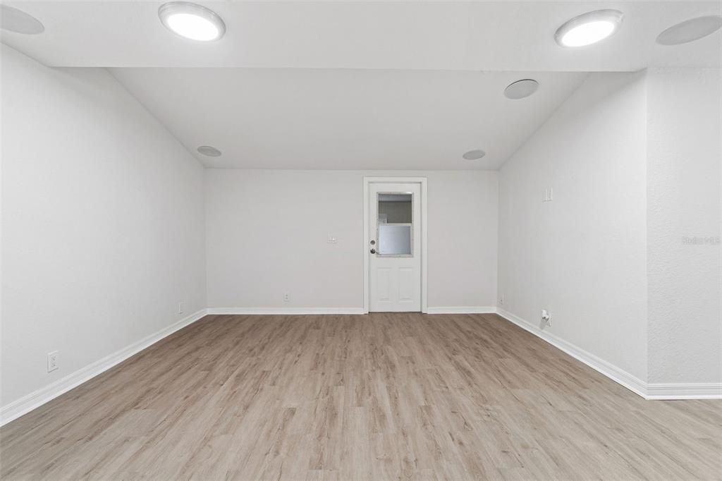 Под контрактом: $279,900 (4 спален, 2 ванн, 1440 Квадратных фут)