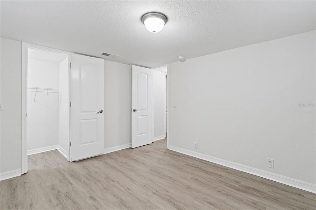 Под контрактом: $279,900 (4 спален, 2 ванн, 1440 Квадратных фут)