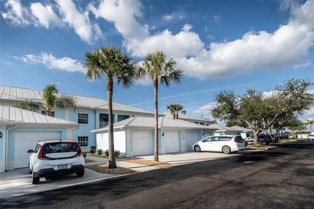 待售: $240,000 (2 贝兹, 2 浴室, 1168 平方英尺)