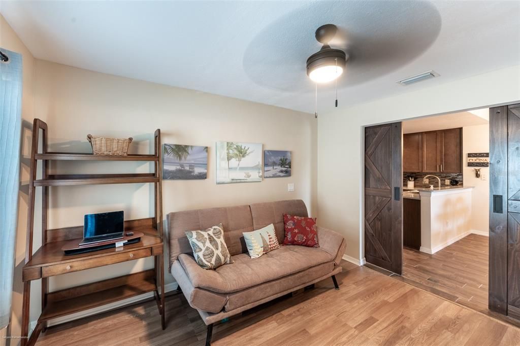 待售: $240,000 (2 贝兹, 2 浴室, 1168 平方英尺)